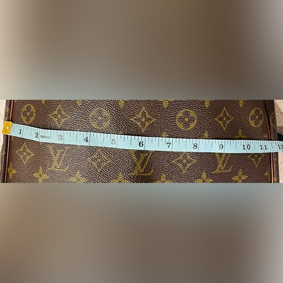 Authentic Louis Vuitton Monogram VTG messenger bag - Picture 13 of 14
